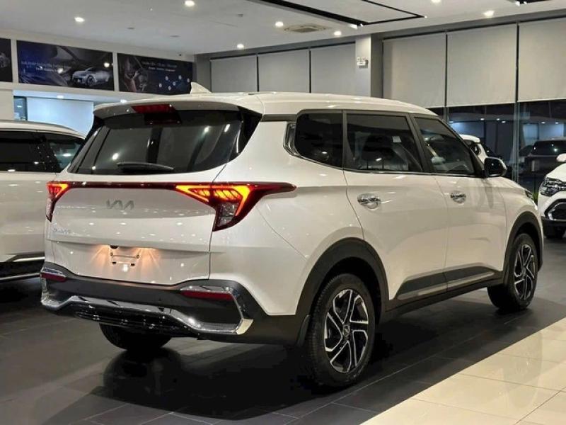 KIA Carens giảm giá dưới 600 triệu đồng, quyết đấu Mitsubishi Xpander - Ảnh 2. KIA Carens giảm giá dưới 600 triệu đồng, quyết đấu Mitsubishi Xpander - Ảnh 2.
