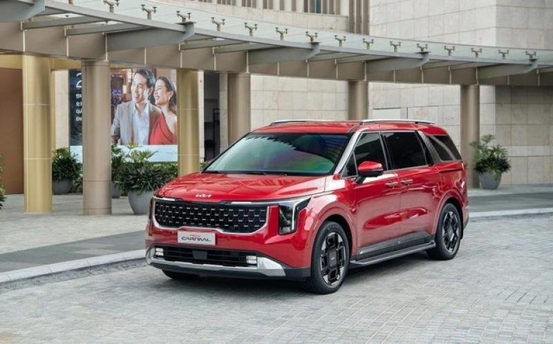 Xe gia đình Kia Carnival giảm giá 'khủng' hơn 200 triệu đồng - Ảnh 2.