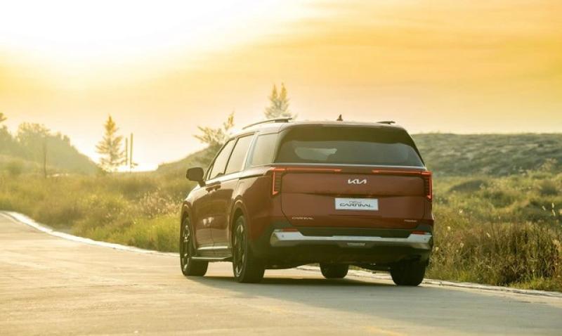 Xe gia đình Kia Carnival giảm giá 'khủng' hơn 200 triệu đồng - Ảnh 3.