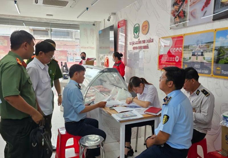Vụ Công ty C.P bị tố ‘bán thịt bẩn’: Phạt 3 cửa hàng hơn 100 triệu đồng - Ảnh 1.