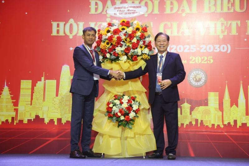 TS Thang Văn Phúc làm Chủ tịch Tổ chức Kỷ lục Việt Nam - VietKings- Ảnh 5. TS Thang Văn Phúc làm Chủ tịch Tổ chức Kỷ lục Việt Nam - VietKings- Ảnh 5.