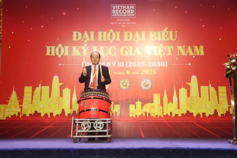 TS Thang Văn Phúc làm Chủ tịch Tổ chức Kỷ lục Việt Nam - VietKings- Ảnh 1. TS Thang Văn Phúc làm Chủ tịch Tổ chức Kỷ lục Việt Nam - VietKings- Ảnh 1.