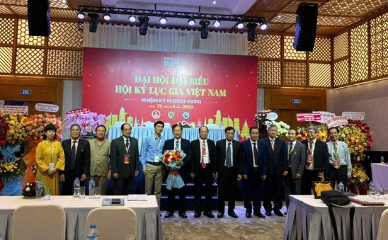 TS Thang Văn Phúc làm Chủ tịch Tổ chức Kỷ lục Việt Nam - VietKings- Ảnh 6. TS Thang Văn Phúc làm Chủ tịch Tổ chức Kỷ lục Việt Nam - VietKings- Ảnh 6.