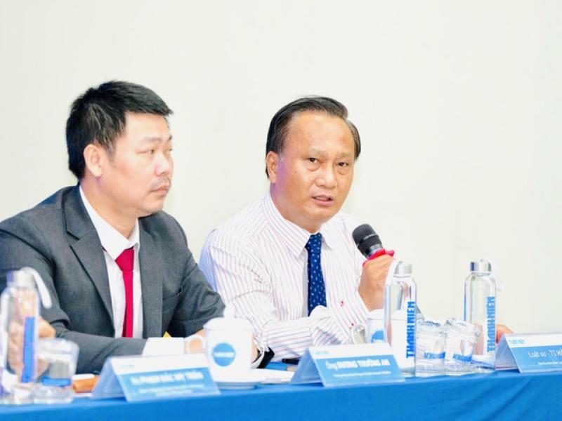 Chỉ chia sẻ lại tin giả lên mạng xã hội, phạm tội gì?- Ảnh 2. Chỉ chia sẻ lại tin giả lên mạng xã hội, phạm tội gì?- Ảnh 2.