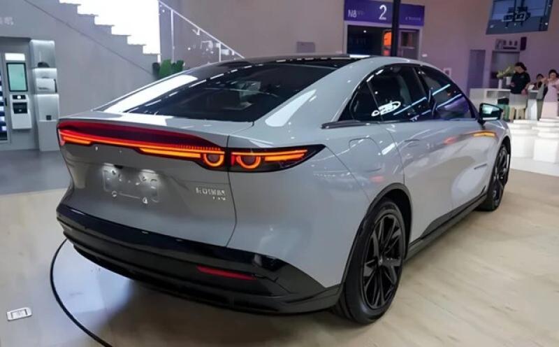 Mazda CX-5 phiên bản EV ‘gây sốt’ ngay tại thủ phủ xe điện Trung Quốc - Ảnh 3.