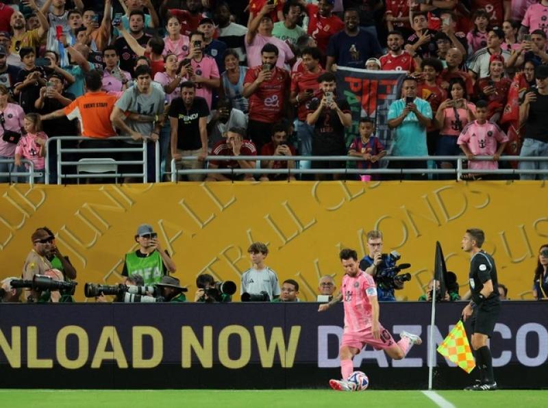 Hơn 60.000 khán giả đến sân Hard Rock, ‘ma thuật’ của Messi đã giải cứu FIFA- Ảnh 1. Hơn 60.000 khán giả đến sân Hard Rock, ‘ma thuật’ của Messi đã giải cứu FIFA- Ảnh 1.