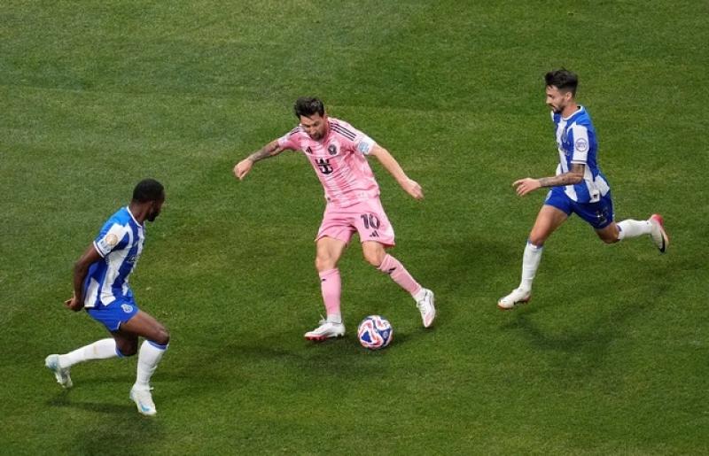 Messi ghi bàn siêu phẩm sút phạt, Inter Miami tiến gần vòng 16 đội Club World Cup - Ảnh 2. Messi ghi bàn siêu phẩm sút phạt, Inter Miami tiến gần vòng 16 đội Club World Cup - Ảnh 2.