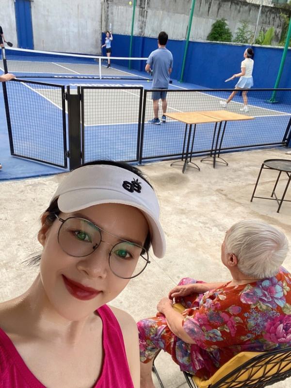 Pickleball: Môn thể thao mới đang 'đốn tim' phái đẹp vì lý do không ngờ - Ảnh 5. Pickleball: Môn thể thao mới đang 'đốn tim' phái đẹp vì lý do không ngờ - Ảnh 5.
