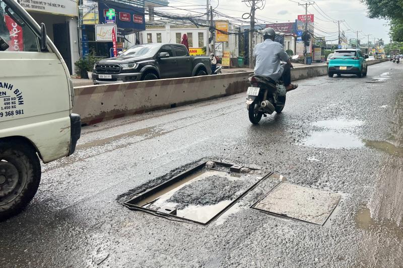 Ngập đường tại TP . Thủ Đức: Tình trạng đáng báo động sau cơn mưa lớn liên tiếp - Ảnh 4. Ngập đường tại TP . Thủ Đức: Tình trạng đáng báo động sau cơn mưa lớn liên tiếp - Ảnh 4.