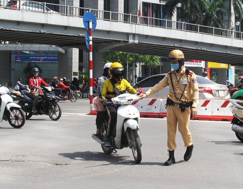 Không tuân thủ biển hiệu lệnh giao thông có bị phạt? - Ảnh 2. Không tuân thủ biển hiệu lệnh giao thông có bị phạt? - Ảnh 2.