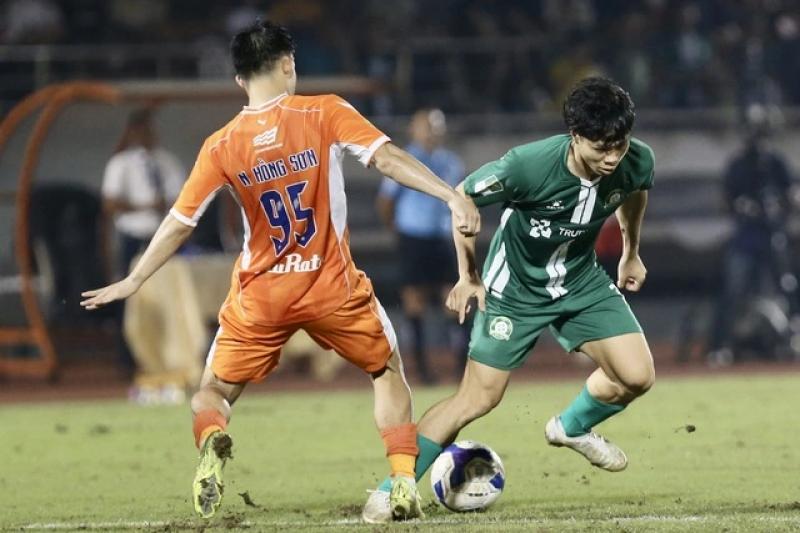 CLB Bình Phước chưa thể thăng hạng, đâu phải vì Công Phượng hỏng phạt đền…- Ảnh 2. CLB Bình Phước chưa thể thăng hạng, đâu phải vì Công Phượng hỏng phạt đền…- Ảnh 2.