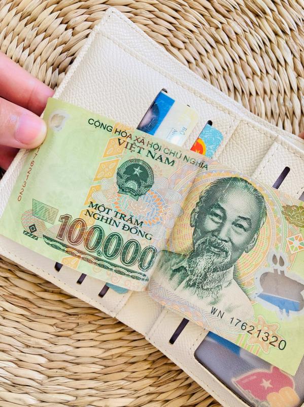 Câu chuyện cảm động về cô gái tìm lại tờ tiền kỷ vật từ bà ngọai - Ảnh 1. Câu chuyện cảm động về cô gái tìm lại tờ tiền kỷ vật từ bà ngọai - Ảnh 1.