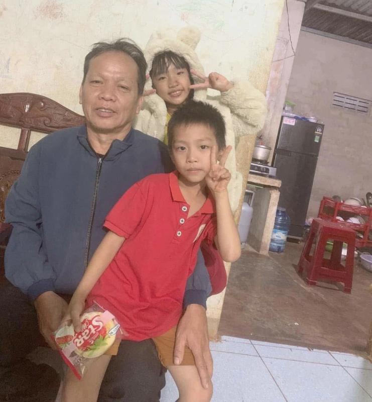 Lời chào chữa lành của hai đứa trẻ mang lại hạnh phúc cho ông bà nội - Ảnh 3. Lời chào chữa lành của hai đứa trẻ mang lại hạnh phúc cho ông bà nội - Ảnh 3.