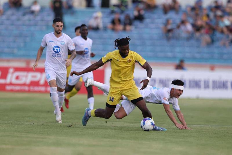 Lịch thi đấu V-League hôm nay: Kịch bản nghẹt thở cuộc đua trụ hạng, Bình Định thất thế nhất- Ảnh 1. Lịch thi đấu V-League hôm nay: Kịch bản nghẹt thở cuộc đua trụ hạng, Bình Định thất thế nhất- Ảnh 1.