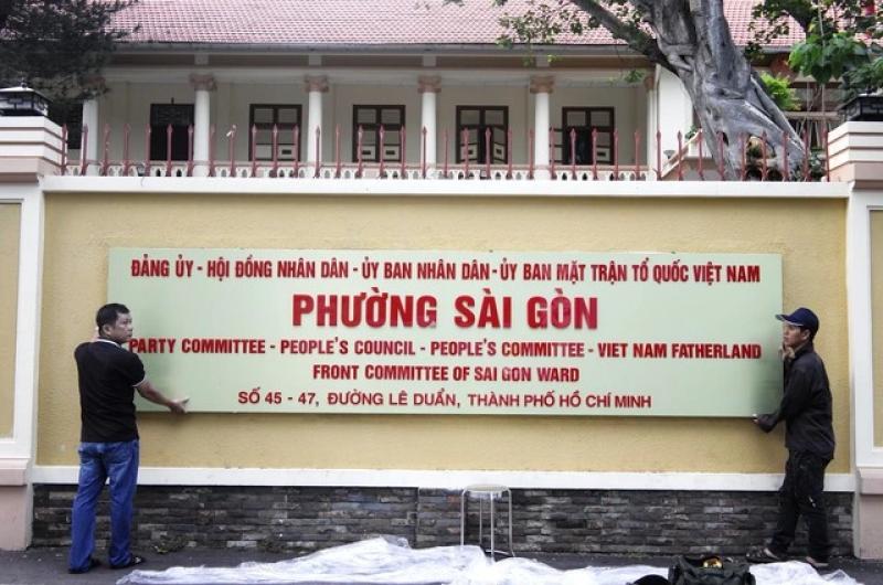 - Ảnh 1. Gắn bảng tên phường Sài Gòn ở TP.HCM - Ảnh 1.