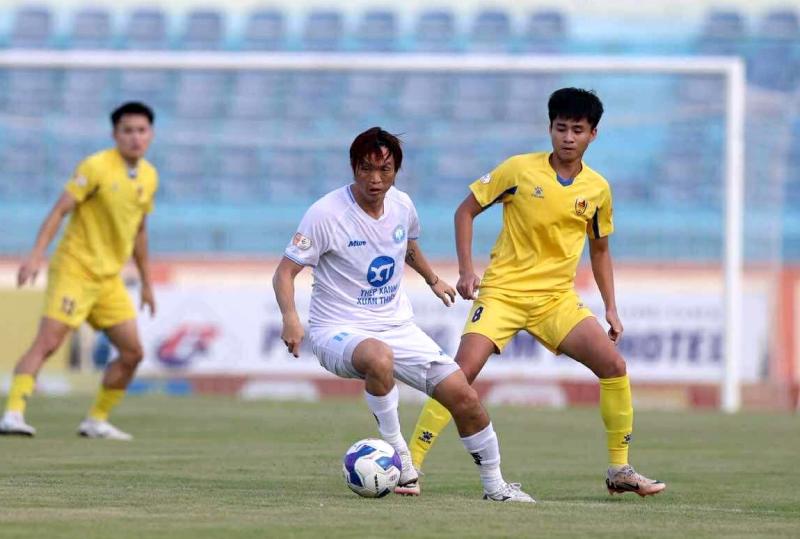 Nam Định quá xứng đáng giành ‘ngôi vua’ hai mùa liên tiếp, CLB Quảng Nam vẫn nơm nớp lo sợ- Ảnh 3. Nam Định quá xứng đáng giành ‘ngôi vua’ hai mùa liên tiếp, CLB Quảng Nam vẫn nơm nớp lo sợ- Ảnh 3.