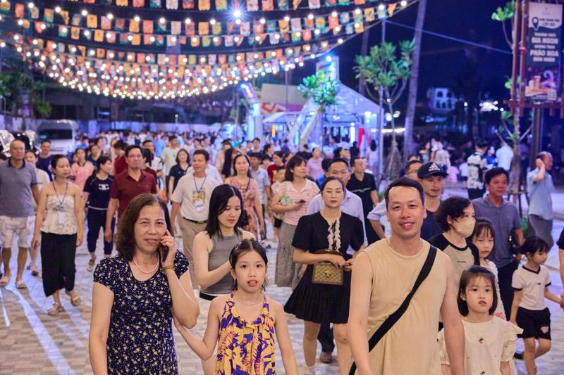 Lập kỳ tích, Cát Bà nổi lên thành trung tâm du lịch giải trí mới hè 2025- Ảnh 7. Lập kỳ tích, Cát Bà nổi lên thành trung tâm du lịch giải trí mới hè 2025- Ảnh 7.