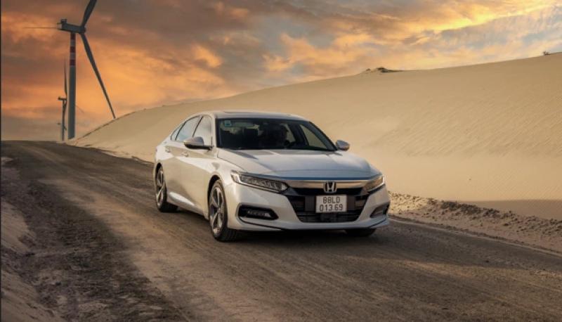 Sedan hạng D: Toyota Camry giảm 100 triệu vẫn khó bán, Mazad6 'bỏ cuộc chơi'? - Ảnh 2.