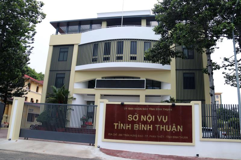 Trụ sở 'đẹp như Resort' của Bình Thuận sau sáp nhập, được bố trí ra sao - Ảnh 1.