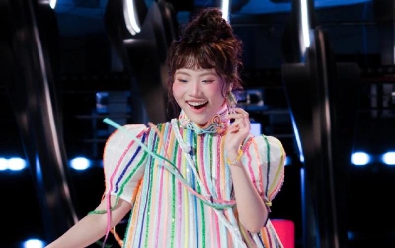 Showbiz 13.6: Phương Mỹ Chi gây tiếc nuối; Bí mật sau bản hit của Hồng Ngọc- Ảnh 1. Showbiz 13.6: Phương Mỹ Chi gây tiếc nuối; Bí mật sau bản hit của Hồng Ngọc- Ảnh 1.