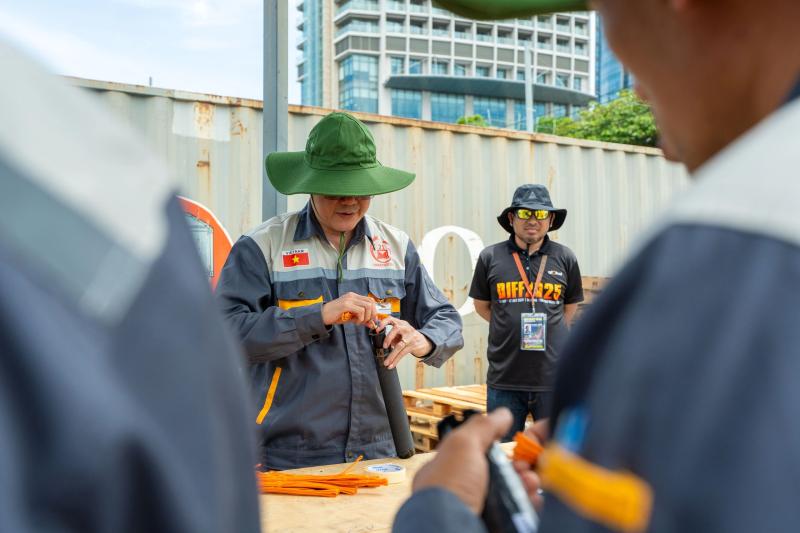 Lần đầu xuất trận, Z121 hứa hẹn thắp sáng cảm xúc trên sông Hàn đêm nay- Ảnh 5. Lần đầu xuất trận, Z121 hứa hẹn thắp sáng cảm xúc trên sông Hàn đêm nay- Ảnh 5.