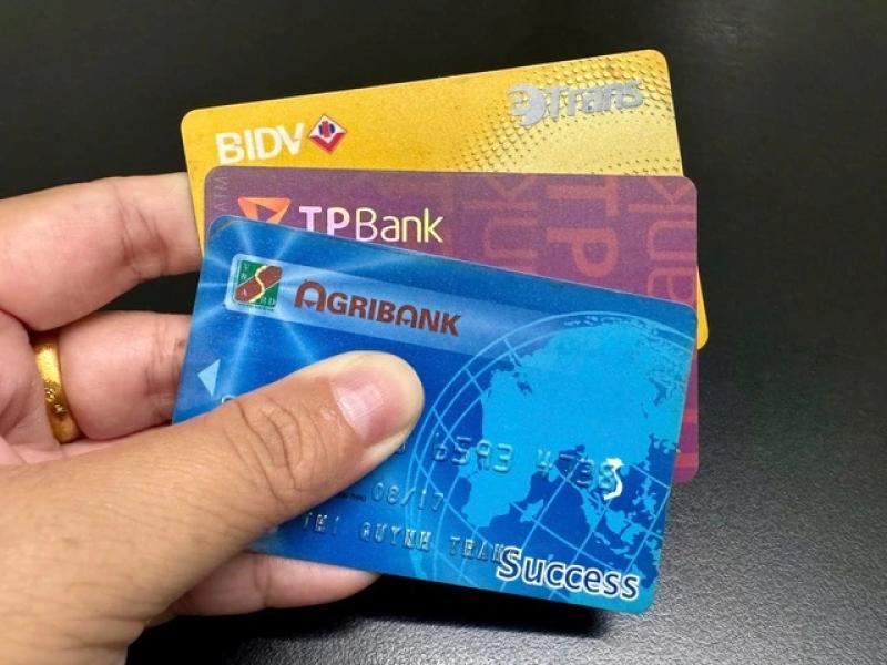 Cần chuyển đổi thẻ ATM từ sang thẻ chip, trước 1.7?- Ảnh 1. Cần chuyển đổi thẻ ATM từ sang thẻ chip, trước 1.7?- Ảnh 1.