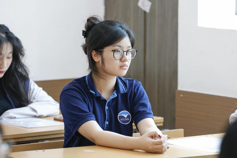 Thí sinh Hà Nội chuẩn bị cho kỳ thi tốt nghiệp THPT 2025 dưới nắng nóng - Ảnh 12. Thí sinh Hà Nội chuẩn bị cho kỳ thi tốt nghiệp THPT 2025 dưới nắng nóng - Ảnh 12.