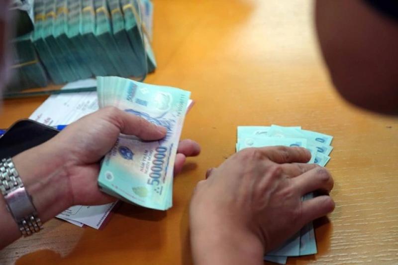 Lãnh đạo nhiều doanh nghiệp bất động sản ồ ạt bán cổ phiếu - Ảnh 1.