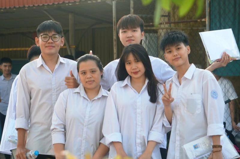 Hơn 1.600 áo xanh tình nguyện Hà Tĩnh 'tiếp lửa' tinh thần cho sĩ tử - Ảnh 8.