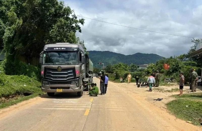 Tai nạn xe đầu kéo va chạm xe đạp điện, 2 em nhỏ tử vong- Ảnh 1. Tai nạn xe đầu kéo va chạm xe đạp điện, 2 em nhỏ tử vong- Ảnh 1.