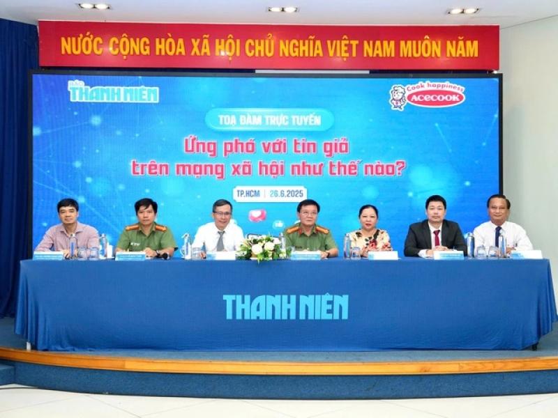 Chỉ chia sẻ lại tin giả lên mạng xã hội, phạm tội gì?- Ảnh 1. Chỉ chia sẻ lại tin giả lên mạng xã hội, phạm tội gì?- Ảnh 1.
