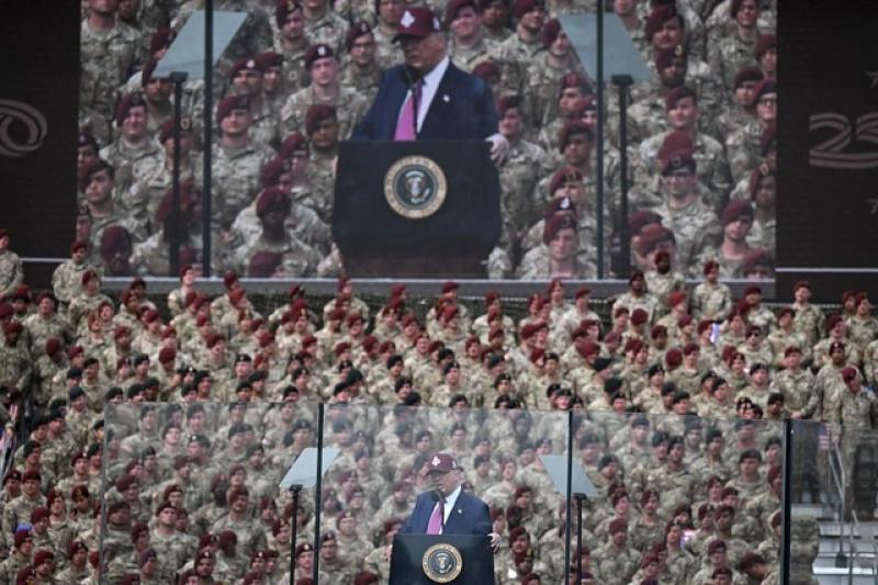 Ông Trump tuyên bố sẽ 'giải phóng' Los Angeles - Ảnh 1. Ông Trump tuyên bố sẽ 'giải phóng' Los Angeles - Ảnh 1.