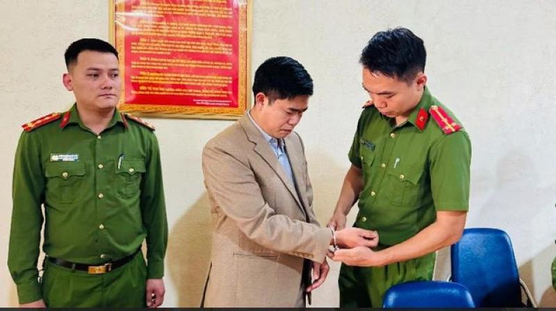 Cựu Hiệu trưởng Hoàng Thu Phố bị tù vì để học sinh ăn mì tôm chan cơm - Ảnh 1. Cựu Hiệu trưởng Hoàng Thu Phố bị tù vì để học sinh ăn mì tôm chan cơm - Ảnh 1.