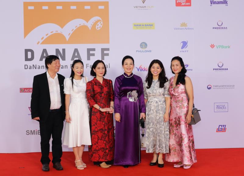 Bộ trưởng Nguyễn Văn Hùng dự khai mạc Liên hoan phim châu Á Đà Nẵng - Ảnh 2. Bộ trưởng Nguyễn Văn Hùng dự khai mạc Liên hoan phim châu Á Đà Nẵng - Ảnh 2.