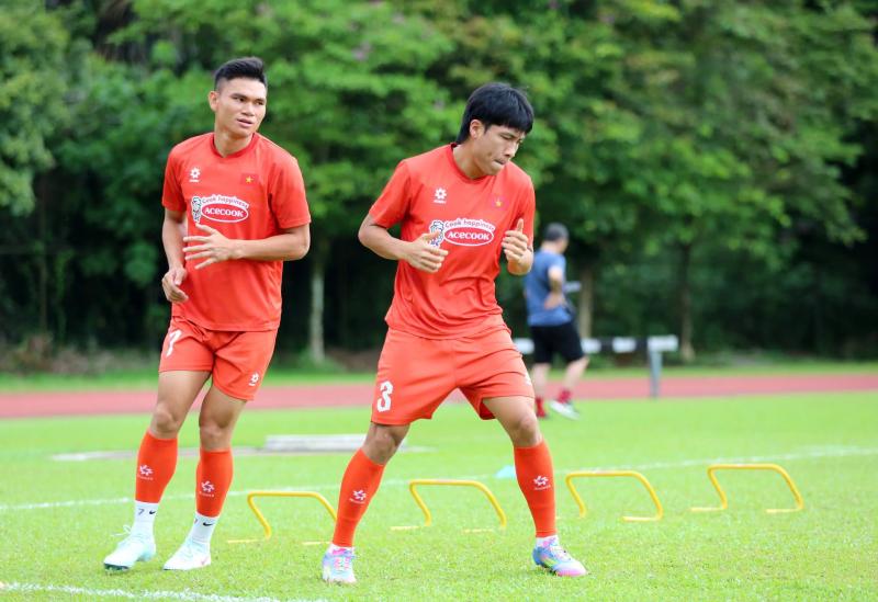 Đội tuyển Việt Nam tập cực vui trên ‘chảo lửa’, sân Bukit Jalil phản ứng kỳ lạ: Vé vẫn ế!- Ảnh 1. Đội tuyển Việt Nam tập cực vui trên ‘chảo lửa’, sân Bukit Jalil phản ứng kỳ lạ: Vé vẫn ế!- Ảnh 1.