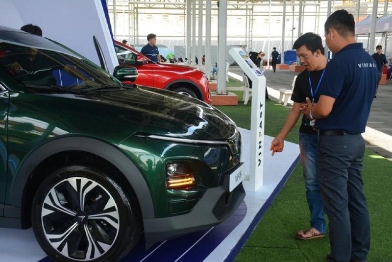 Rầm rộ giảm giá, ô tô nhập khẩu hút khách hơn xe lắp ráp trong nước - Ảnh 2.