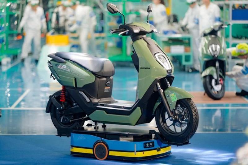 Sôi động thị trường xe máy điện giá rẻ dành cho học sinh, sinh viên - Ảnh 4.