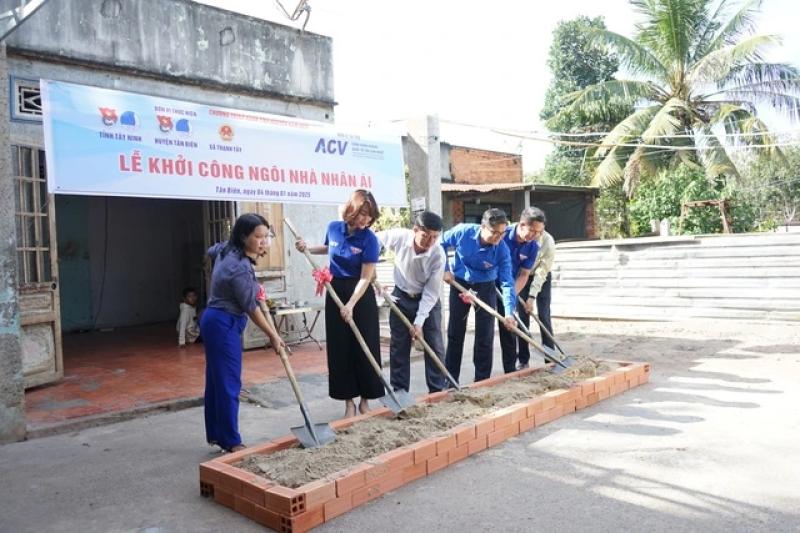 Tây Ninh thần tốc xóa sổ nhà dột nát: Quyết tâm chính trị, sức mạnh lòng dân - Ảnh 3.