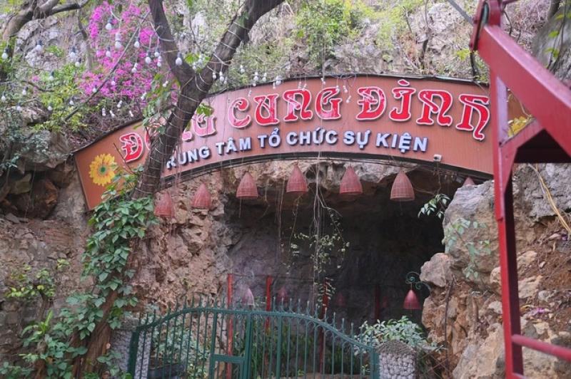 Ai cho phép bê tông hóa, biến hang Dơi thành nhà hàng?- Ảnh 1. Ai cho phép bê tông hóa, biến hang Dơi thành nhà hàng?- Ảnh 1.