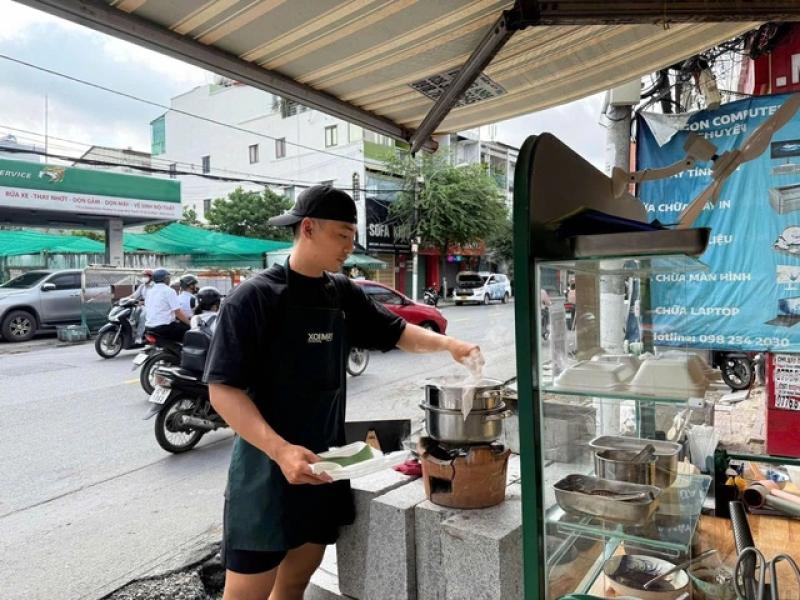 Đằng sau chuyện cử nhân bỏ công việc văn phòng lương ổn định đi bán xôi - Ảnh 1.
