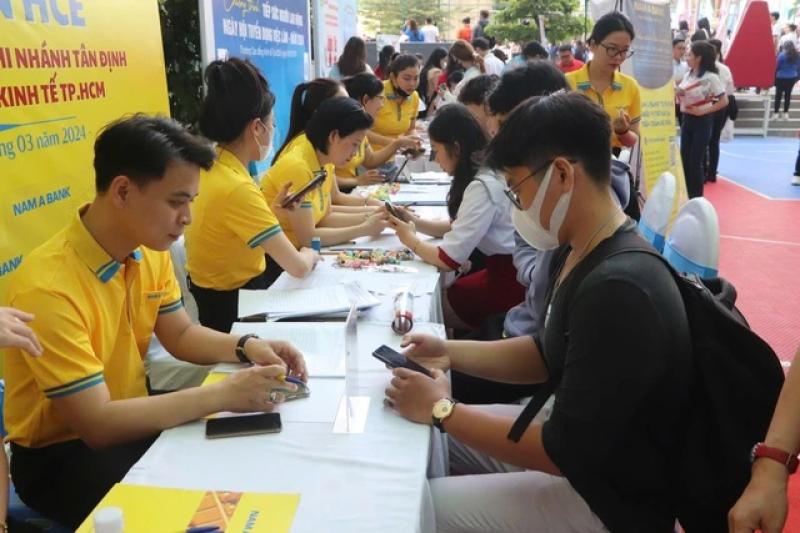 'Hết hồn' vì ứng viên ghi làm nhân viên cửa hàng tiện lợi, chơi game trong CV - Ảnh 1.
