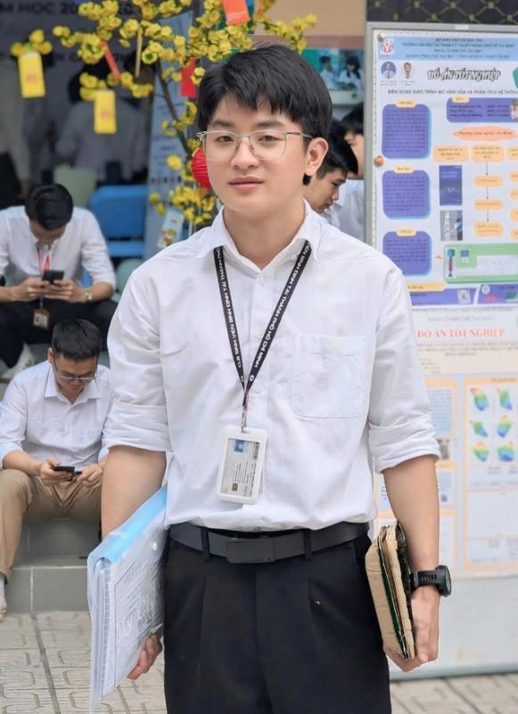 Nam sinh tốt nghiệp xuất sắc chia sẻ động lực từ mẹ và cuốn sổ hộ nghèo - Ảnh 2. Nam sinh tốt nghiệp xuất sắc chia sẻ động lực từ mẹ và cuốn sổ hộ nghèo - Ảnh 2.
