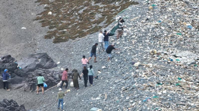 Khánh hòa phát hiện thi thể nam thanh niên trôi trên biển gần Nha Trang - Ảnh 1. Khánh hòa phát hiện thi thể nam thanh niên trôi trên biển gần Nha Trang - Ảnh 1.