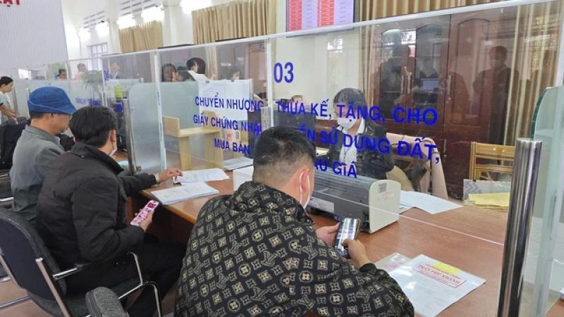 Trụ sở P.Xuân Hương - Đà Lạt đông nghẹt trước giờ vận hành thử nghiệm- Ảnh 2. Trụ sở P.Xuân Hương - Đà Lạt đông nghẹt trước giờ vận hành thử nghiệm- Ảnh 2.