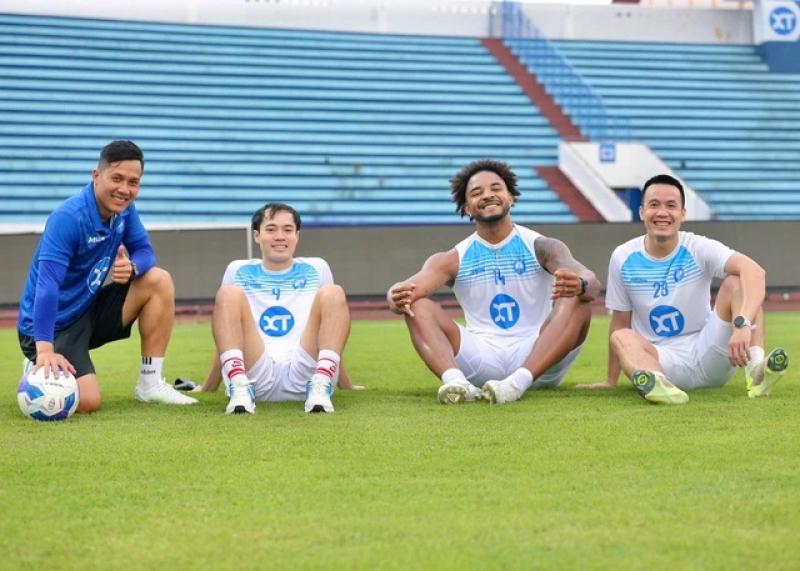 Người hùng thầm lặng phía sau chức vô địch V-League của Nam Định: Không có anh ấy, thì…- Ảnh 1. Người hùng thầm lặng phía sau chức vô địch V-League của Nam Định: Không có anh ấy, thì…- Ảnh 1.