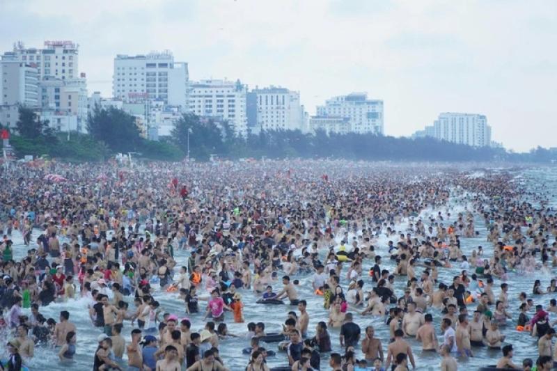 Quyết liệt dẹp nạn ép ăn Sầm Sơn đảm bảo chất lượng du lịch cho du khách - Ảnh 2. Quyết liệt dẹp nạn ép ăn Sầm Sơn đảm bảo chất lượng du lịch cho du khách - Ảnh 2.