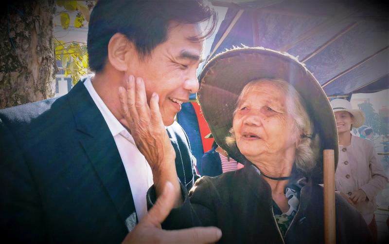 'Là một cán bộ phải biết lắng nghe hơi thở từ cuộc sống của người dân'- Ảnh 4. 'Là một cán bộ phải biết lắng nghe hơi thở từ cuộc sống của người dân'- Ảnh 4.
