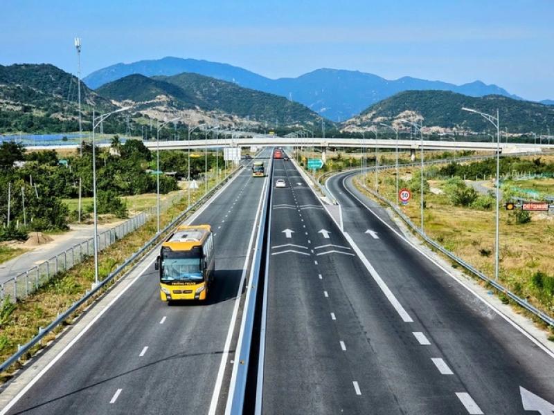 Khánh Hòa bố trí xe đưa cán bộ Ninh Thuận đi Nha Trang từ 5 giờ - Ảnh 1. Khánh Hòa bố trí xe đưa cán bộ Ninh Thuận đi Nha Trang từ 5 giờ - Ảnh 1.