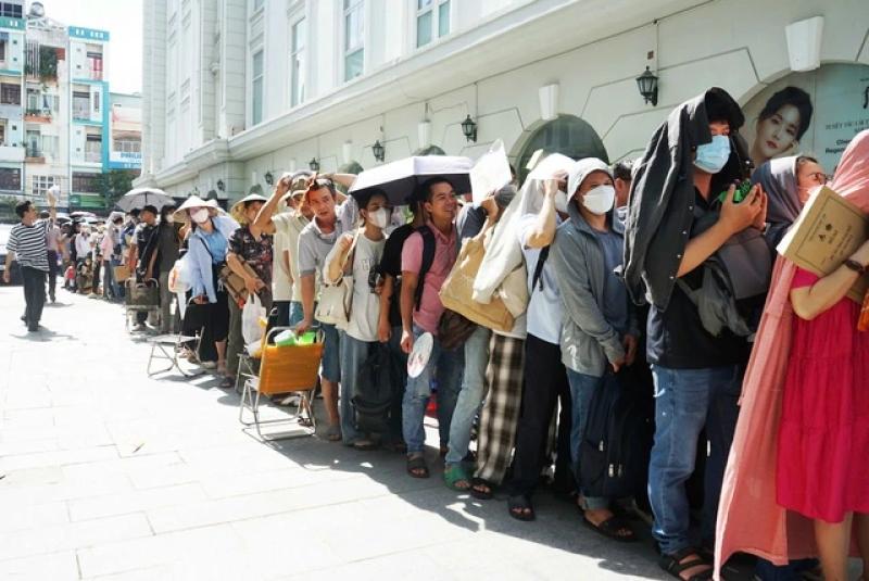 Lại quá tải nộp sơ đăng ký mua nhà ở xã hội tại Đà Nẵng - Ảnh 2.