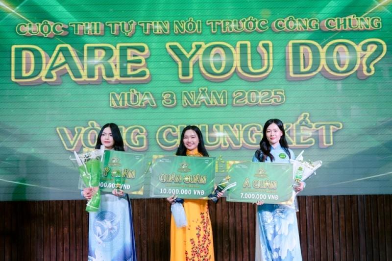 Thanh Ngọc, Duyên Quỳnh diện áo dài, khoe giọng cao vút trên sân khấu sinh viên- Ảnh 1. Thanh Ngọc, Duyên Quỳnh diện áo dài, khoe giọng cao vút trên sân khấu sinh viên- Ảnh 1.